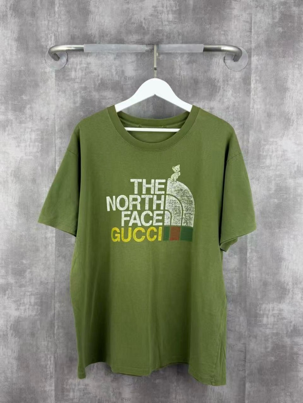 🚩steal Gucci Olive Green Logo Graphic Short Sleeve Tee
